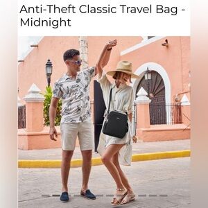 Travelon Anti-Theft Classic Travel Bag - Midnight Black like new no flashlight